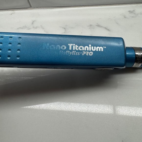 BaByliss PRO Nano Titanium 1 Inch Flat Iron Blue Professional Hair Straightener - Picture 3 of 7